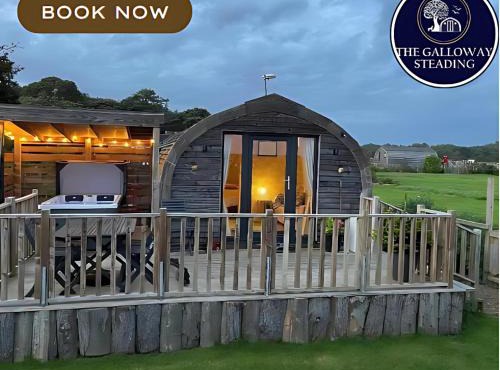 The Galloway Steading- The Bee Hive Couples Retreat with Hot Tub and Fire Pit