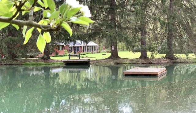 The Game Cabin at Rustic River Retreats-fun wine country getaway!