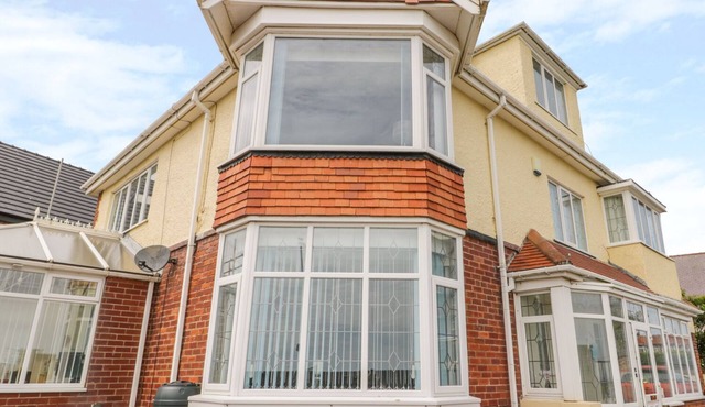 THE GANSEY GIRL, family friendly in Bridlington