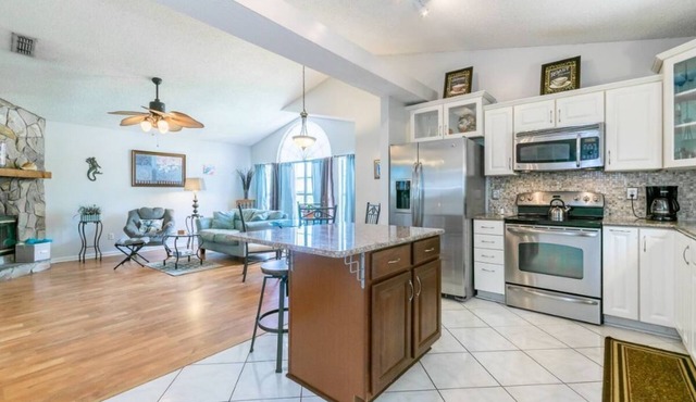 The Garden Beach House! Enjoy best of both worlds!