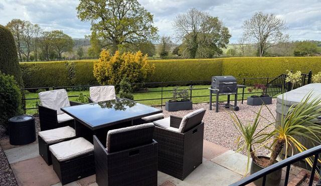 THE GARDEN COTTAGE the Glebe. Countryside retreat Hot tub-pet & family friendly!