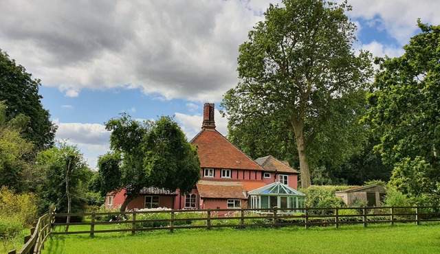 The Garden Cottage - Six Bedroom House, Sleeps 12
