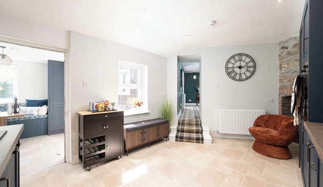 The Garden Cottage With Hot Tub, Pet Friendly!