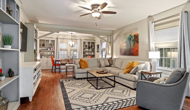 The Garden District Retreat - close to everything!