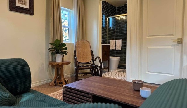 The Garden Escape – Charming Home with Parking & Garden