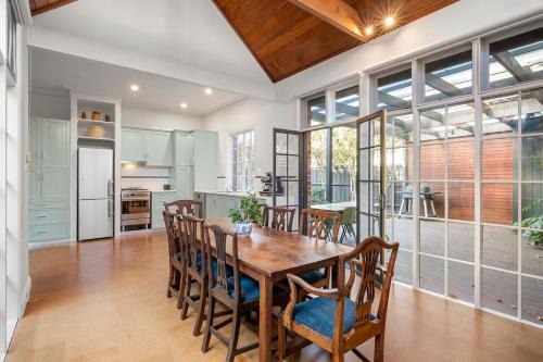 The Garden Gable - Stylish Terrace Living