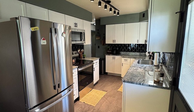 The Garden House - Renovated 2BR - Walk to LLWS