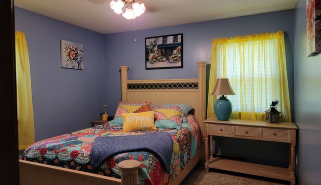 THE GARDEN HOUSE A FEW BLOCKS FROM THE WORLD'S LARGEST & FAIRVIEW PARK