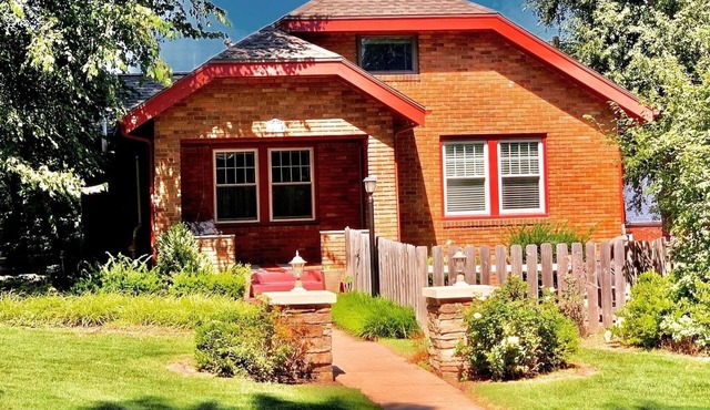 The Garden Loft Bungalow- Dundee Close To Everything Omaha!