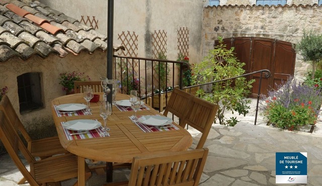 THE GARDEN OF THE VILLAGE IN VALBONNE (3 *): live in-out