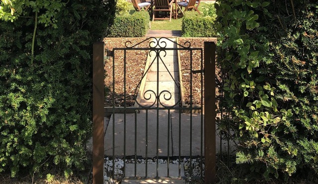 The Gardener's Cottage, near Brampton & Hadrian's Wall, pets welcome, gardens