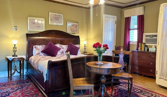 The Garnet Room at the Amethyst Inn B&B jacuzzi Room with fireplace in Adamstown