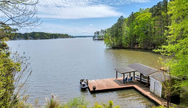 The Gaston Getaway | Prime Location | Big Water Views! Reduced rates for 2026!