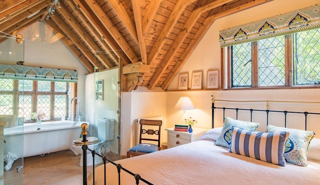 The Gate House - sleeps 4 guests in 2 bedrooms