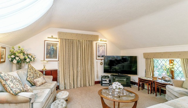 The Gatehouse-UK11836