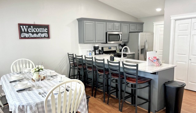 The Gathering - 6 beds - 5 mins from AF Base