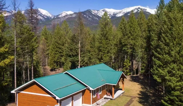 The Gathering Home- Hot Tub, Sauna, Game Room, Mtn Views!