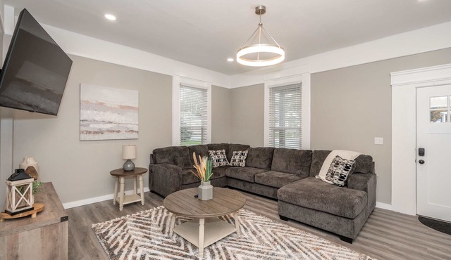 The Gathering House - Home for 6