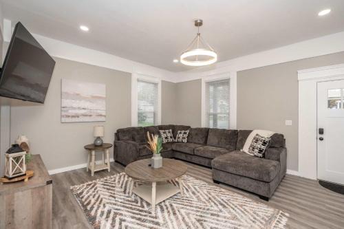 The Gathering House - Home for 6