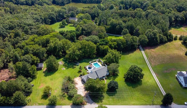 The Gathering House , large pool retreat for families, friends & pre-bridal fun
