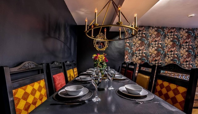 The Gathering House – Large 6 Bedroom Victorian House, Walk to Buxton Centre