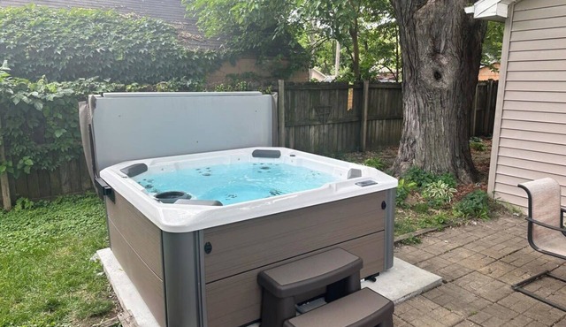 The Gathering House — Hot Tub | Arcade Attic | Fenced Yard | Sleeps 10