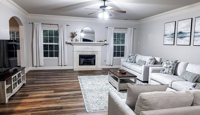 The Gathering House - This spacious 5bd, 4-bath home sleeps up to 10!