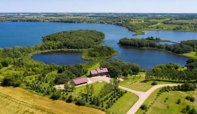 The Gathering Lodge is a relaxing, private log house with a stunning view.