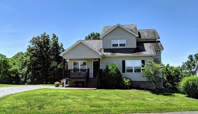 The Gathering Place 51 - Charming 3-BR cottage on Bourbon Trail - WiFi & hot tub