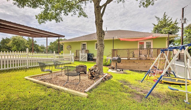 'The Gathering Place' Brenham Home on 6 Acres
