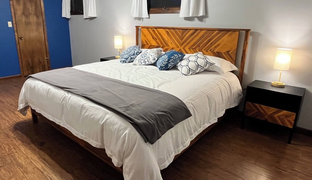 The Gathering Place: King Suite, 3 baths, room to relax! Feels like home.