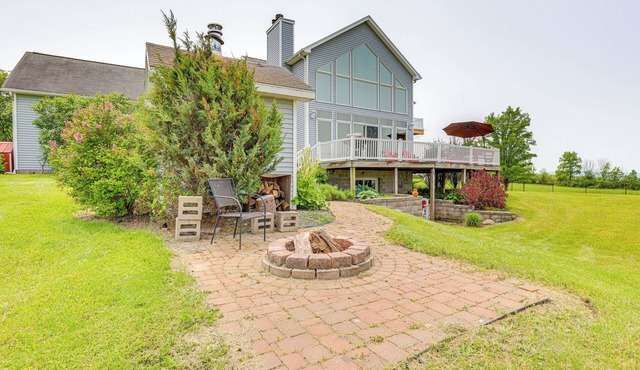 The Gathering Place: Rushville Home w/Hot Tub