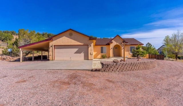 The Gathering Place: Quiet neighborhood, 5+ Bed/3 Bath home accommodates 12.