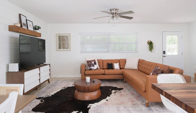 The Gator Getaway - Sleeps 10/Huge Backyard