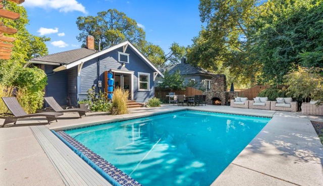 The Gatsby: Heated Pool & Spa in North End Boise