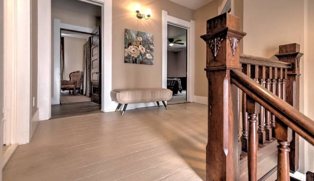The Gatsby House : Historic Gem