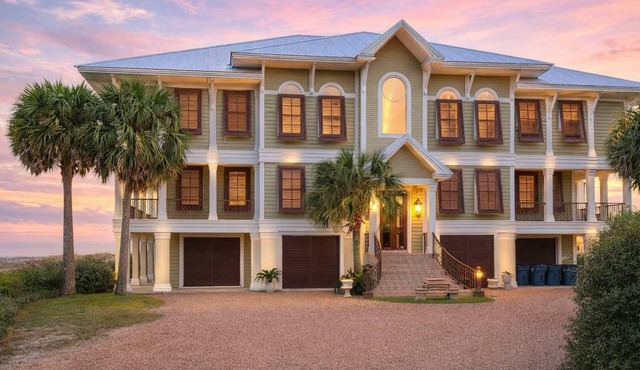 The Gayosa House, Beachfront Oasis w/Private Pool