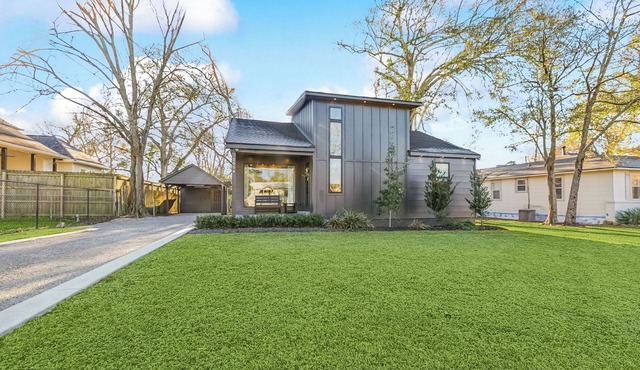 The Geaux Haus - a new modern homen2 mi from LSU