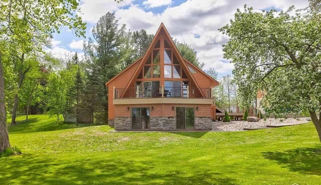 The Gem at Crystal—Perfect Family Cabin on the Lake