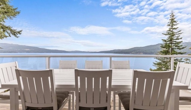 The Gem of Lake CDA-Panoramic Waterfront Home with Private dock