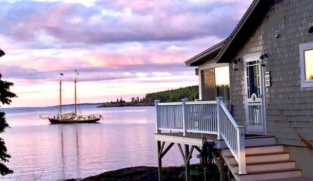 The Gem of the Mid-Coast Oceanfront Cottage on Private Beach