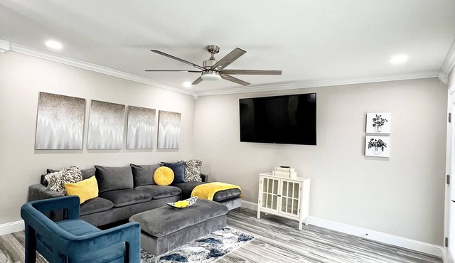The Gem- Stylish 2BR/1BA Renovated Duplex