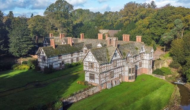 THE GENERALS QUARTERS AT PITCHFORD ESTATE, pet friendly in Shrewsbury