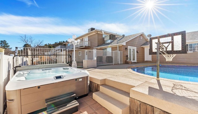 The Geode: 8BR, Pool, Sauna, Hot Tub, Pool Table, Cold Plunge, Near Sedona