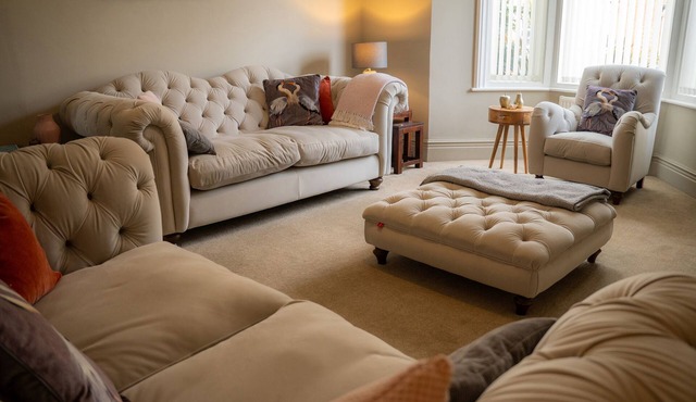 THE GEORGE, pet friendly, country holiday cottage in Whitley Bay