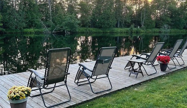 The Get-A-Way Cottage (Recently renovated, wifi)