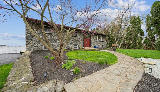 The Getaway a River View Home w/Pool & Hot Tub