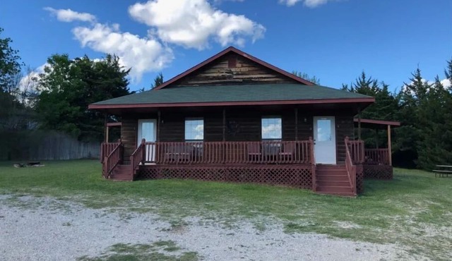 THE GETAWAY-Cedar Creek Cabins