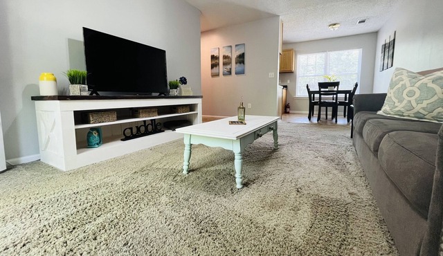 The Getaway (duplex unit) $1,500 monthly stay