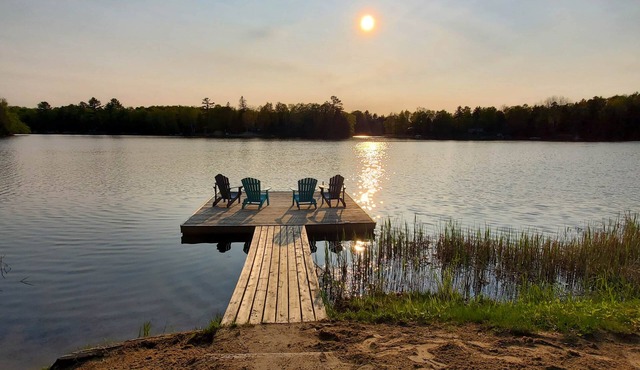 The Getaway Greens Lake 4 BR/Hot tub/Beach/Sunsets